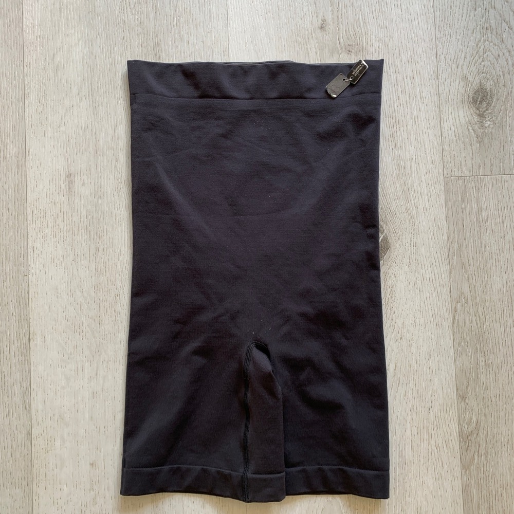 SKIMS Core Control Short Onyx Black High Waisted Shapewear Size M